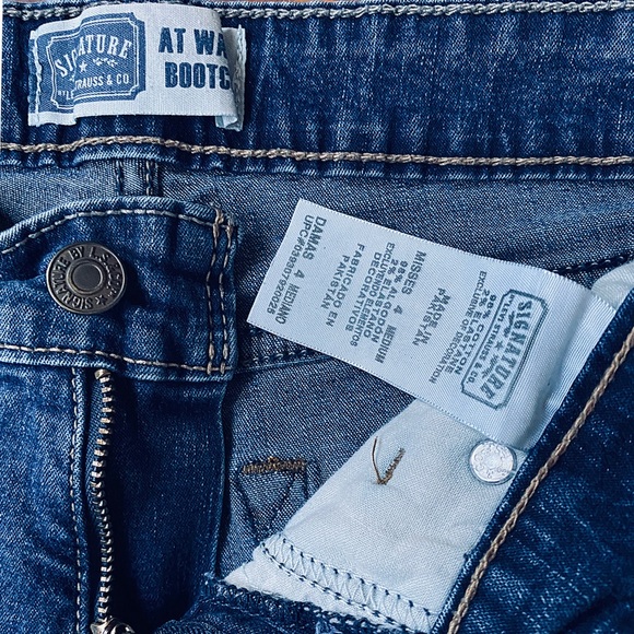 Levi’s Strauss & Co Denim Jeans, Signature At Waist  Classic Bootcut Denim Jeans - Picture 11 of 11